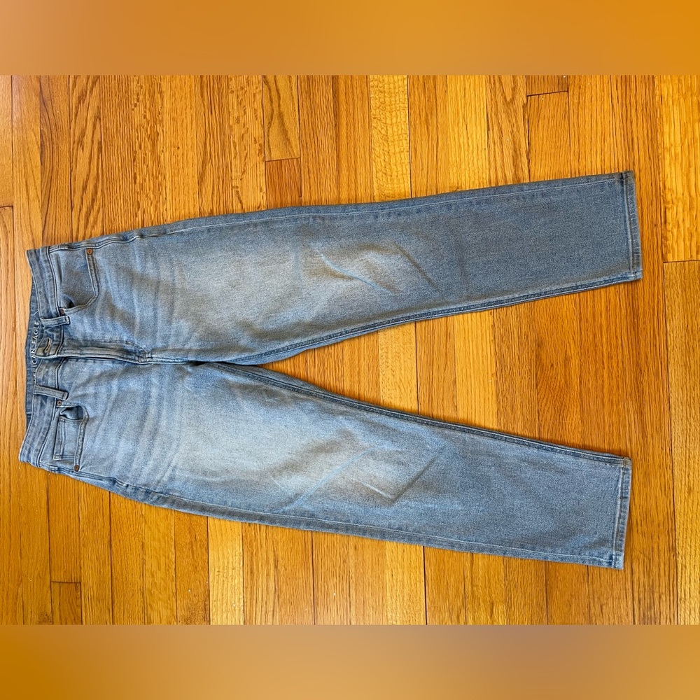 American Eagle Mom Jeans Size 6